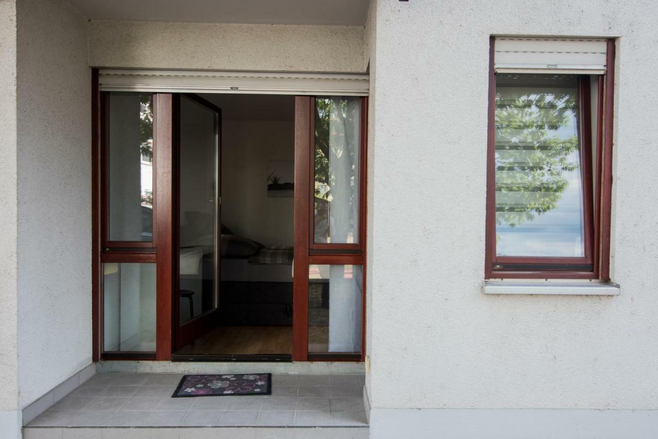Ferienwohnung Dennis Lorrach Exterior photo